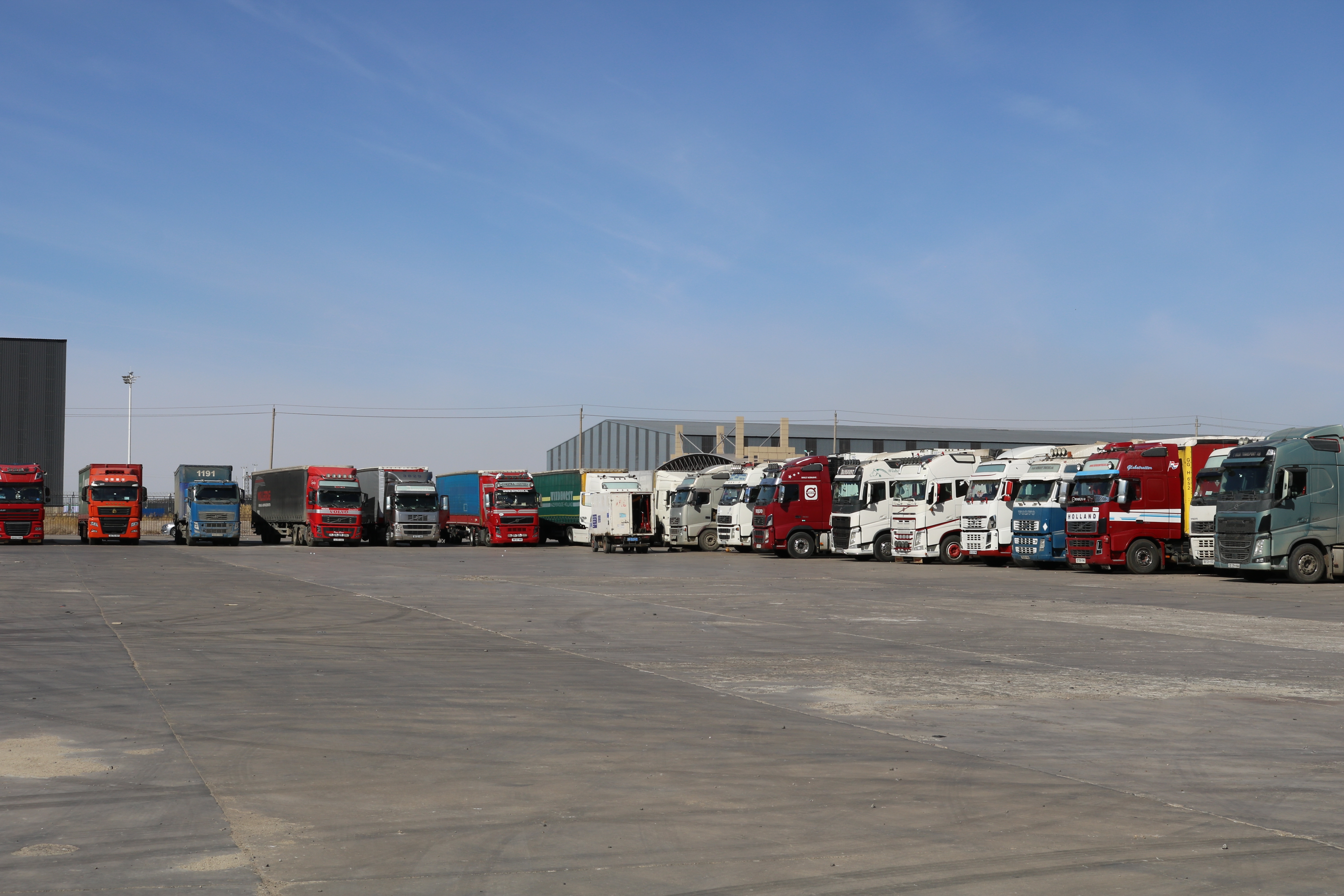 二连浩特市汇通国际外综服完成30车砂处理线集中申报 顺利出口俄罗斯